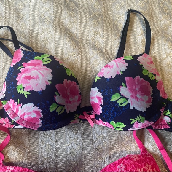 Gilly Hicks padded push up bras - Picture 6 of 8